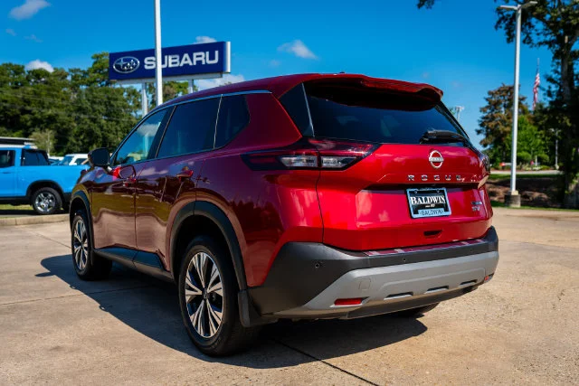 Used 2023 Scarlet Ember Tintcoat Nissan SV image 4