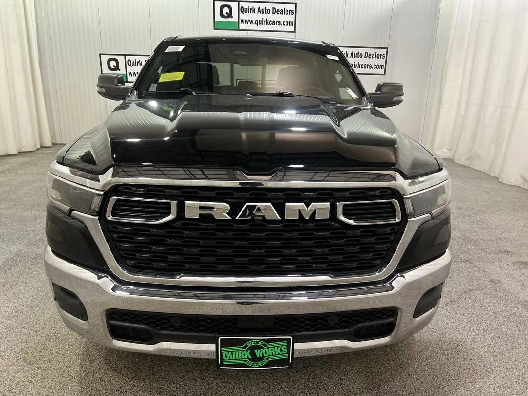 New 2026 Diamond Black Crystal Pearl-Coat Exterior Paint RAM Big Horn image 2