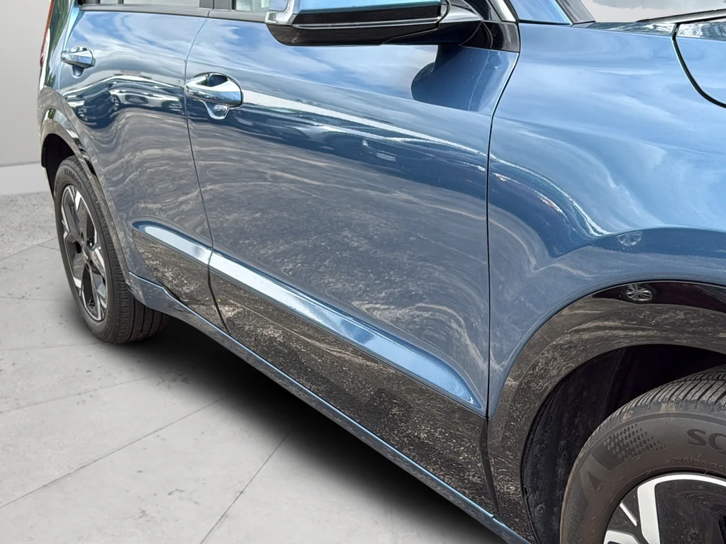 Used 2023 Blue Kia Wave image 28