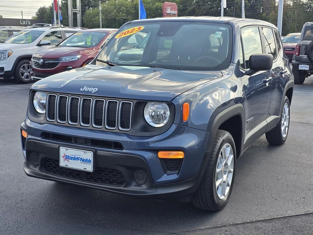 Used 2023 Slate Blue Pearlcoat Jeep Latitude image 3