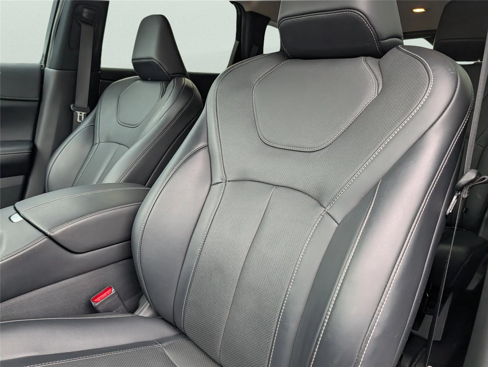 Used 2023 Mineral Black INFINITI LUXE image 12