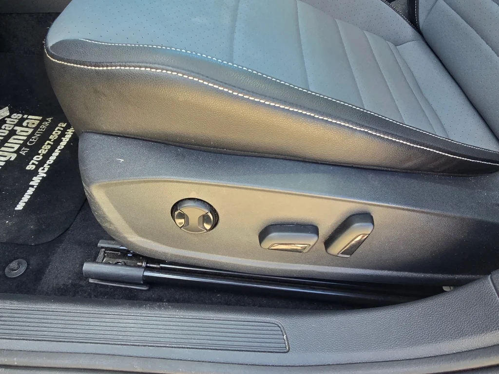 Used 2025 Gray Volkswagen SE image 17