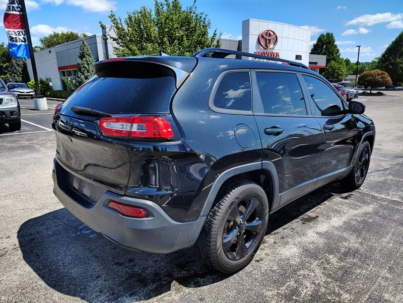 Used 2016 Black Jeep Latitude image 4