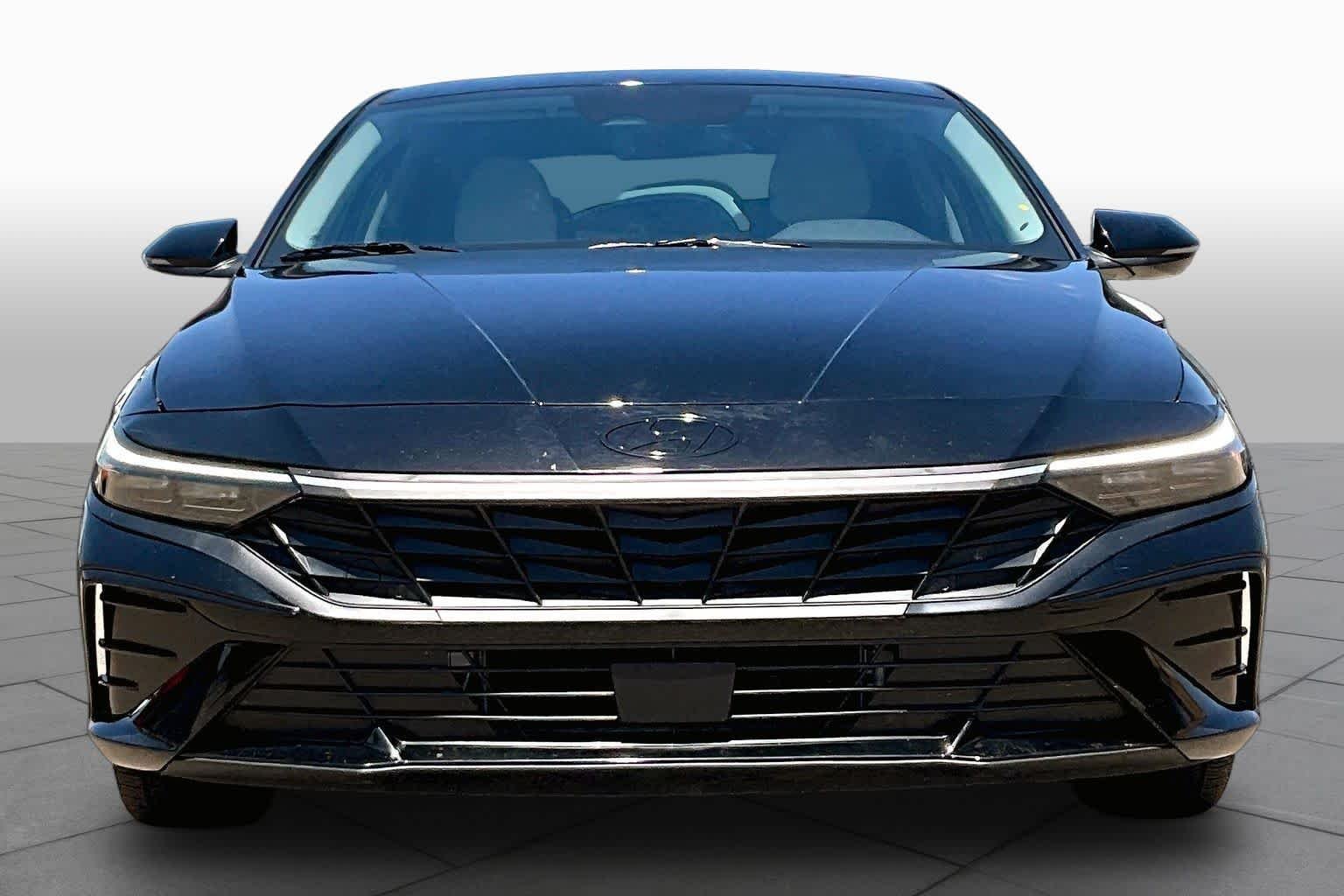 Used 2025 Abyss Black Hyundai Limited image 4
