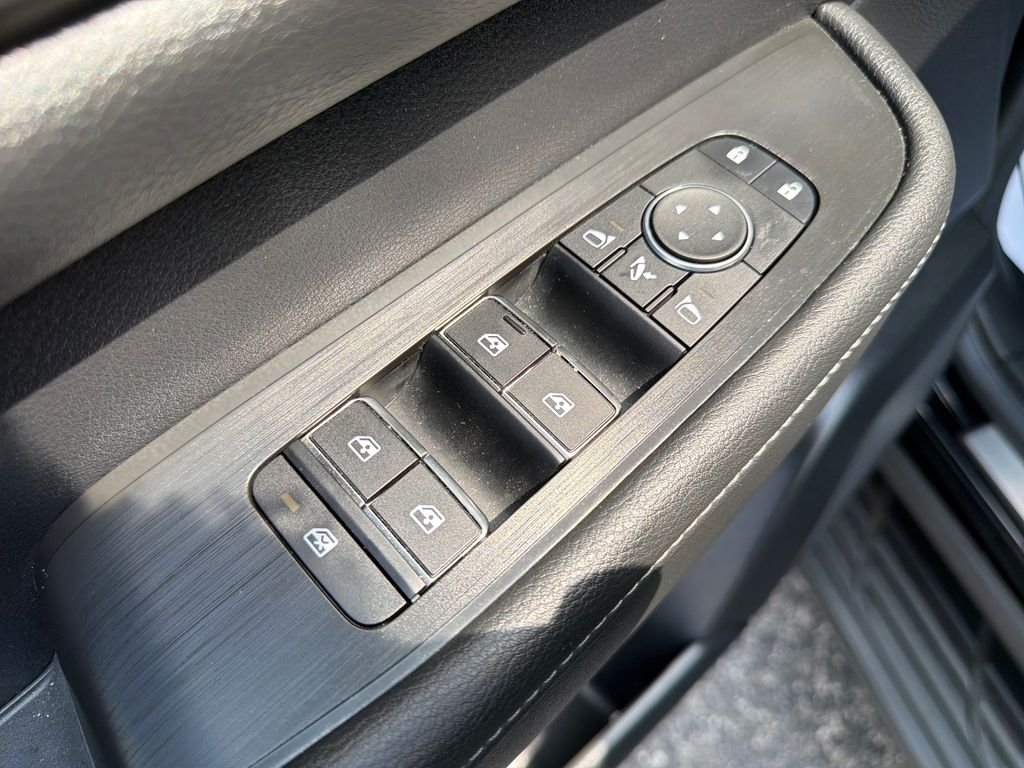 Used 2025 Black Nissan Platinum image 27