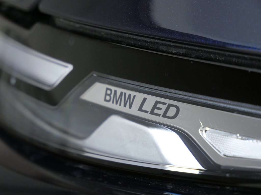 Used 2027 Black BMW xDrive40i image 5