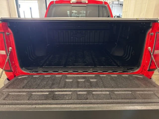 Used 2016 RED HOT Chevrolet 4WD Z71 image 7