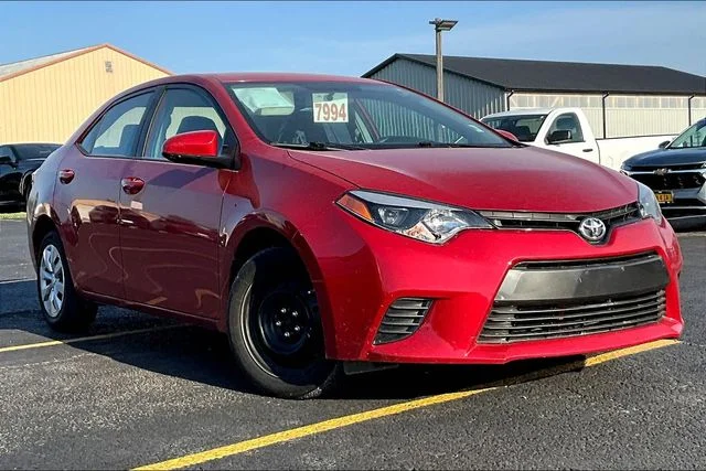 Used 2015 Toyota Corolla LE with VIN 5YFBURHE1FP271455 for sale in Council Bluffs, IA