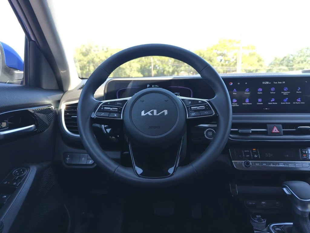 Used 2025 Blue Kia S image 17