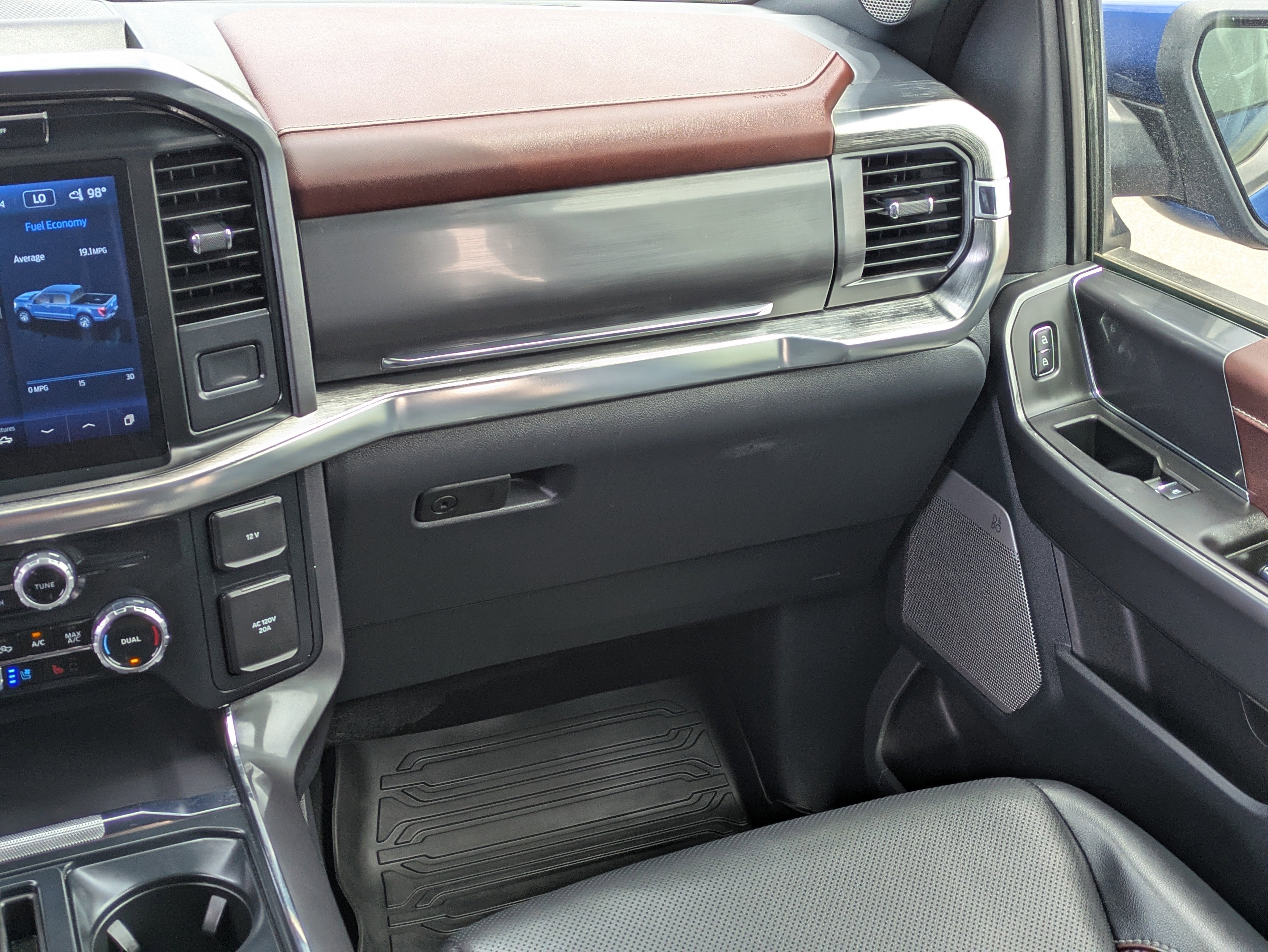 Used 2023 Blue Metallic Ford LARIAT image 16