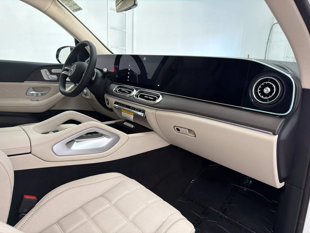 New 2027 White Mercedes-Benz GLS 450 image 31