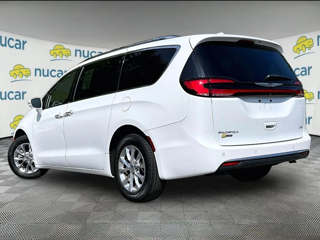 Used 2021 Bright White Clearcoat Chrysler Touring L image 4