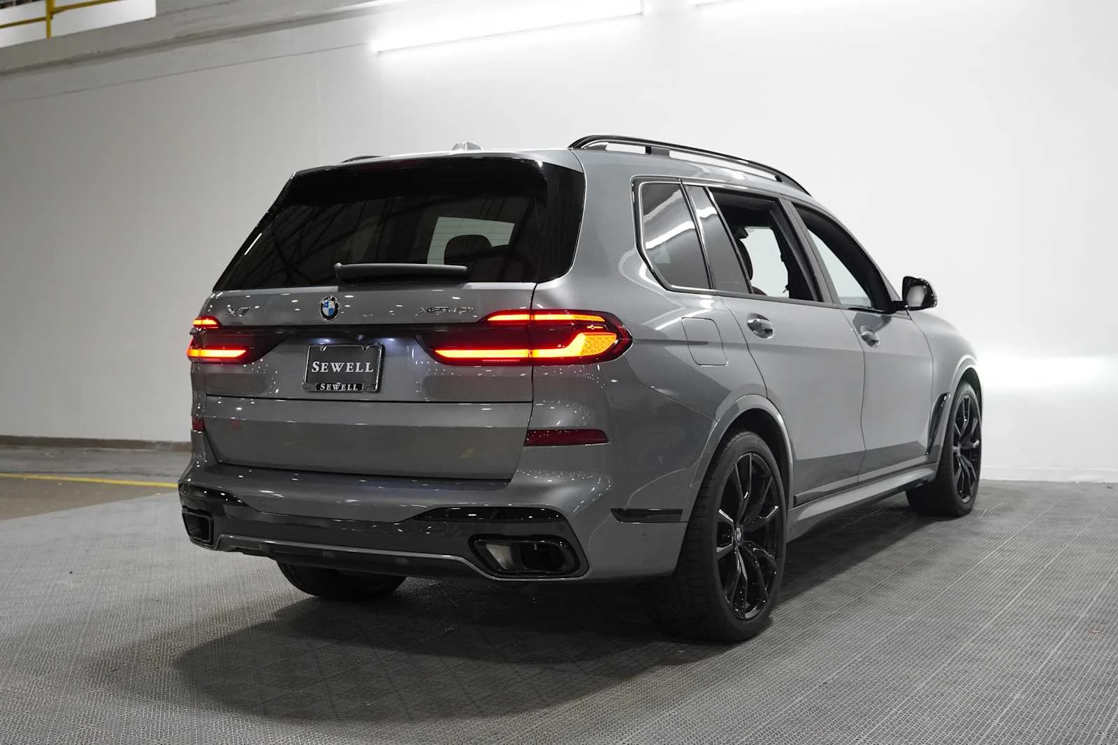Certified Used 2024 Skyscraper Grey Metallic BMW xDrive40i image 5
