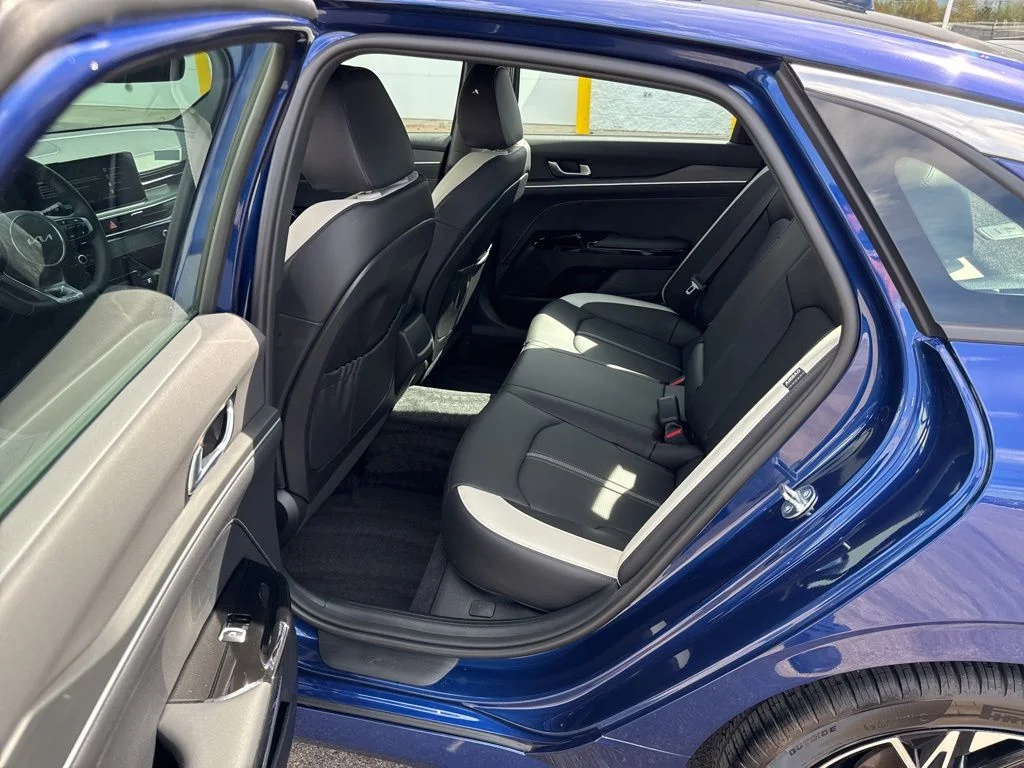 Used 2025 Yacht Blue Kia GT-Line image 30