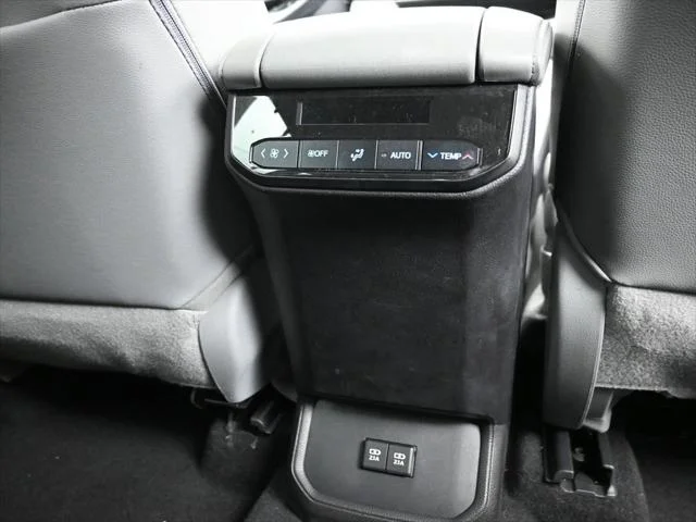 2021 Toyota Highlander XLE - Photo 10