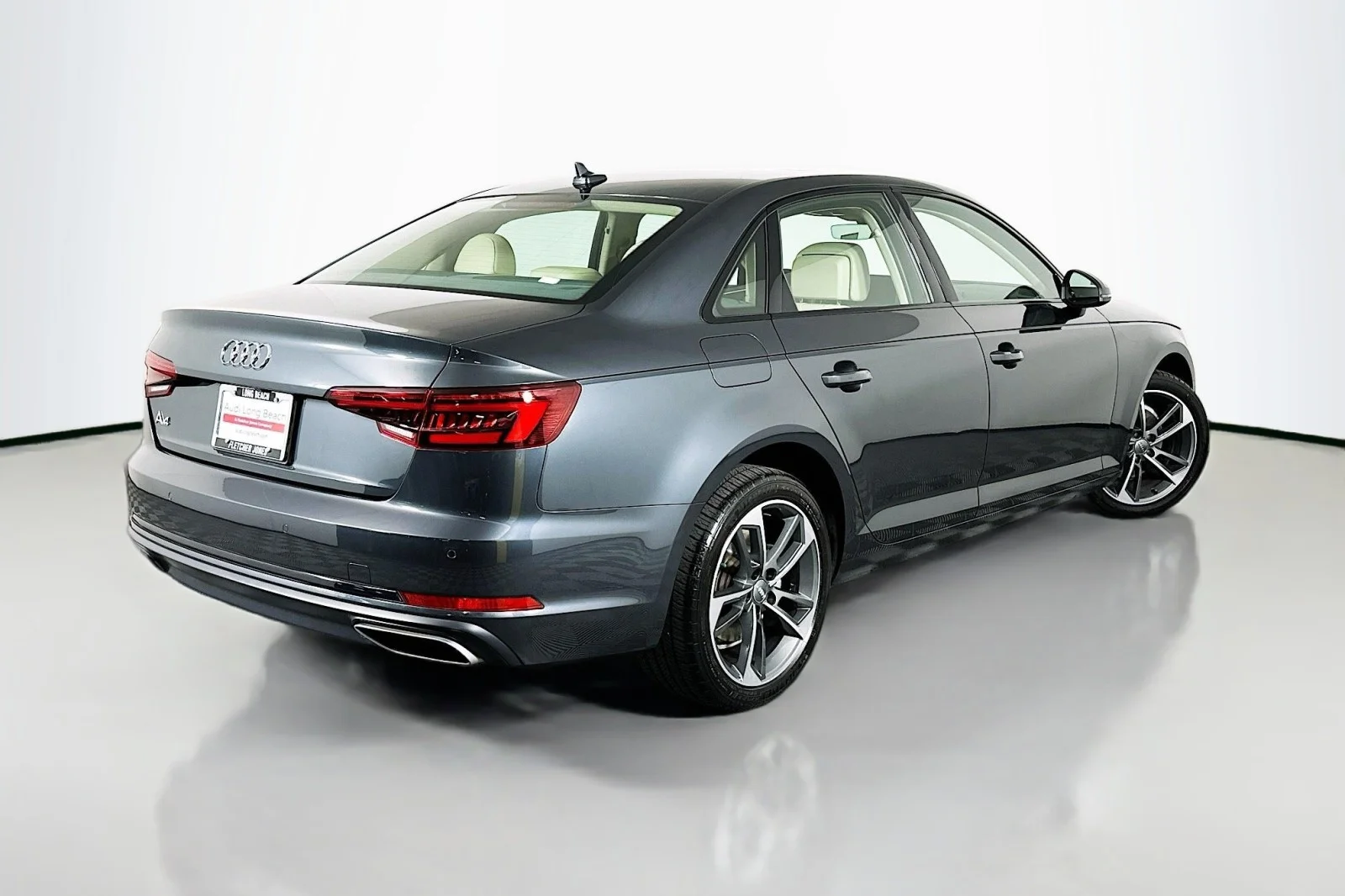 Used 2019 Manhattan Gray Metallic Audi Titanium Premium image 14