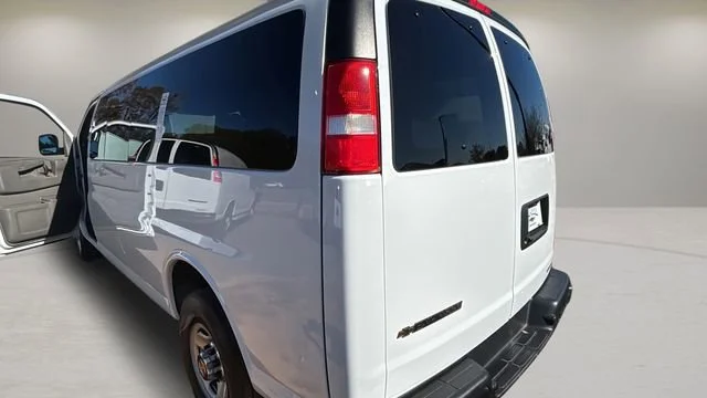 Used 2024 Summit White Chevrolet 1LT image 34