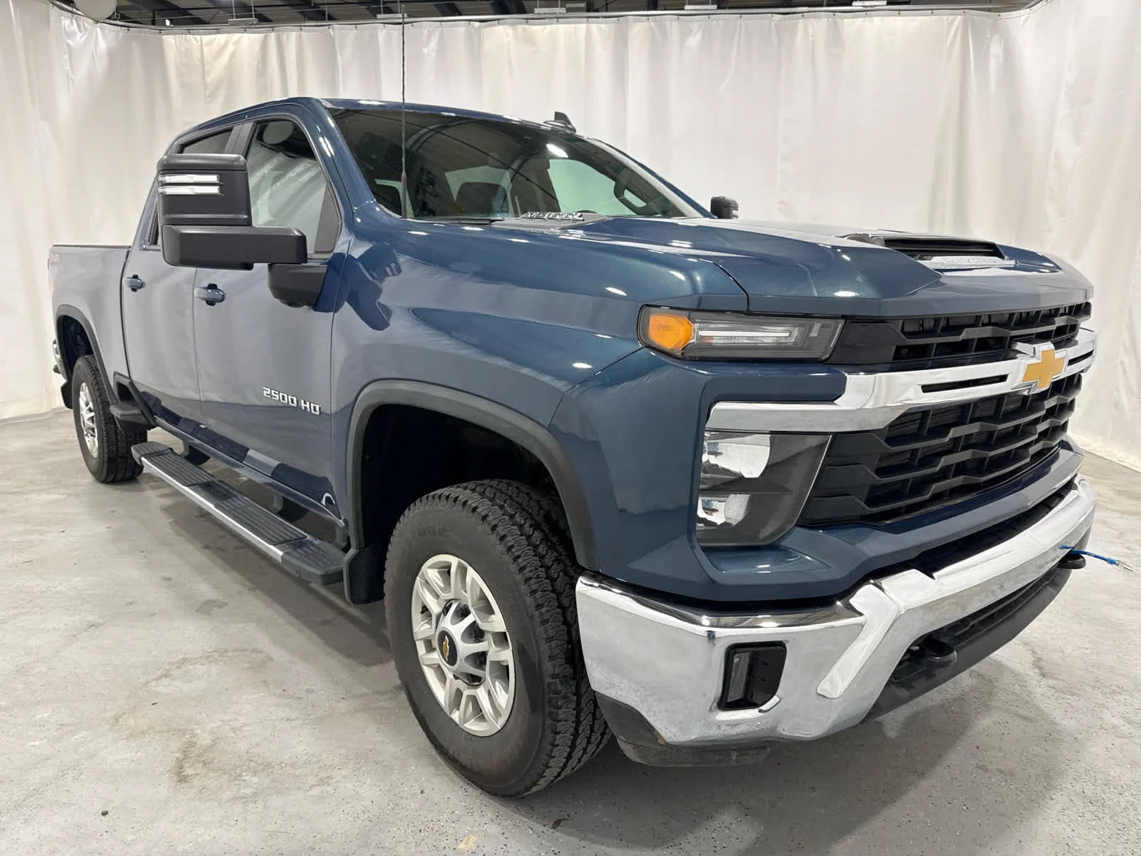 Used 2026 Lakeshore Blue Metallic Chevrolet LT image 7