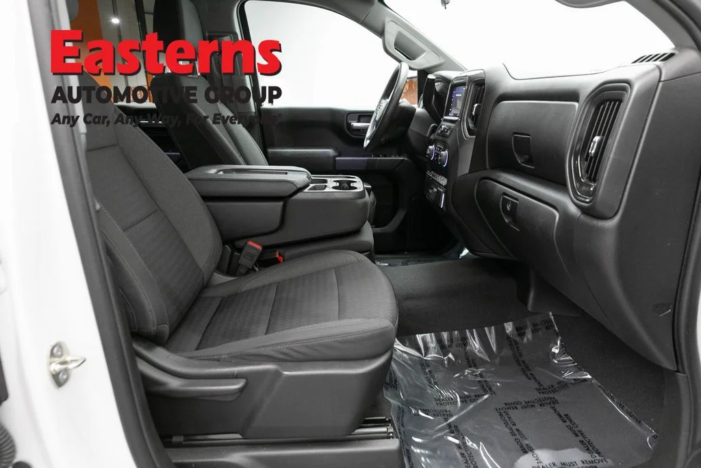Used 2023 White Chevrolet Custom image 24