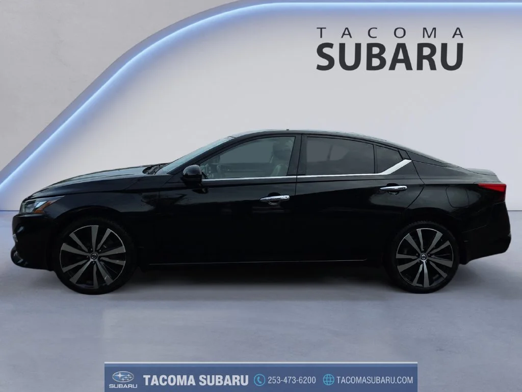 Used 2019 Black Nissan 2.5 Platinum image 2