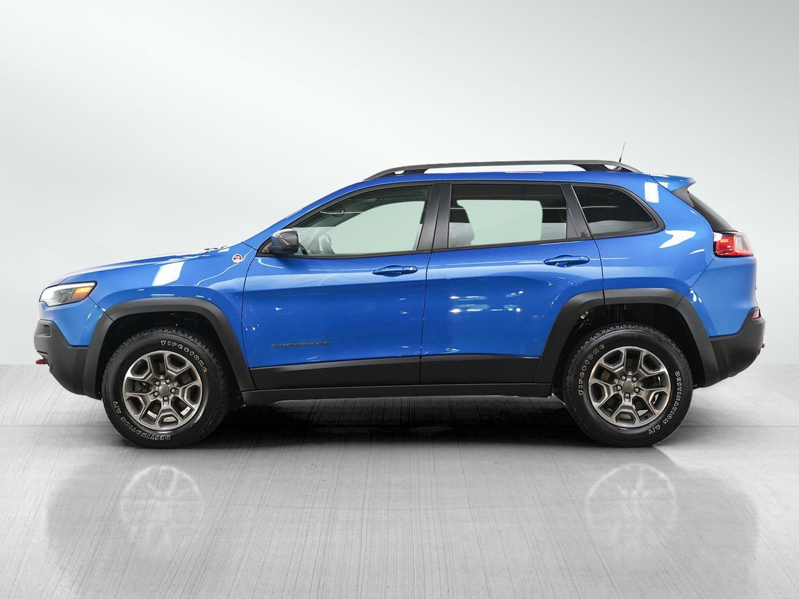 Used 2020 Jeep Cherokee Trailhawk with VIN 1C4PJMBX1LD562712 for sale in Burnsville, Minnesota
