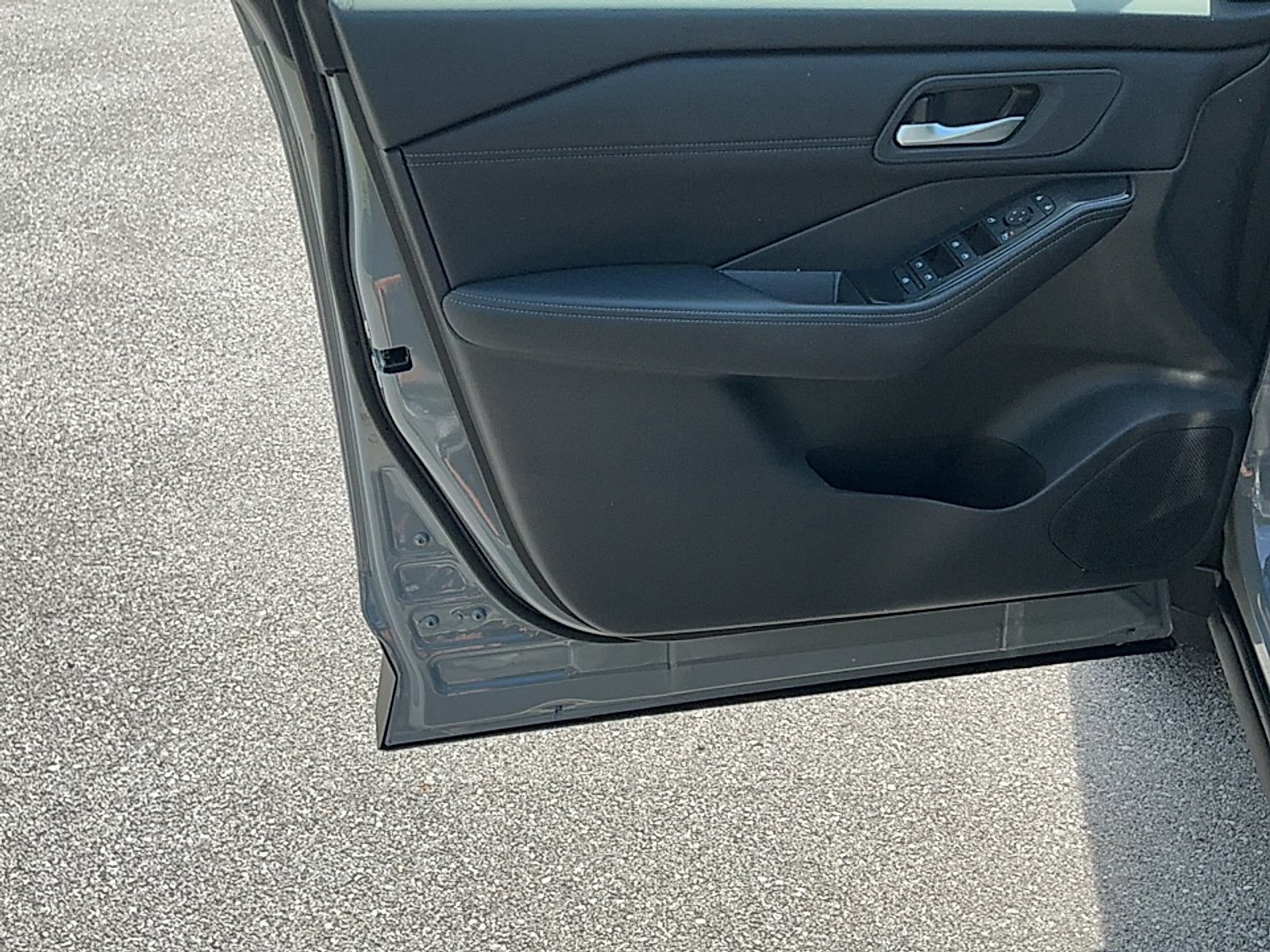 Used 2026 Boulder Gray Pearl Nissan Dark Armor image 6