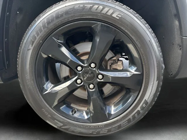 Used 2023 White Jeep Altitude image 44