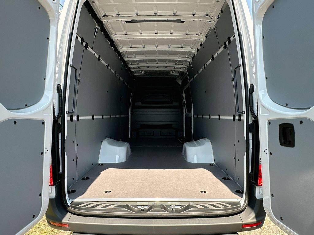 New 2026 Arctic White Mercedes-Benz Cargo 170 WB image 47
