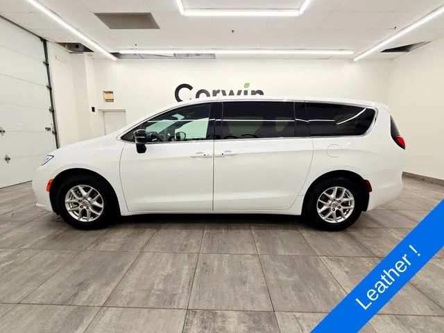 Used 2025 Bright White Clearcoat Chrysler Select image 2