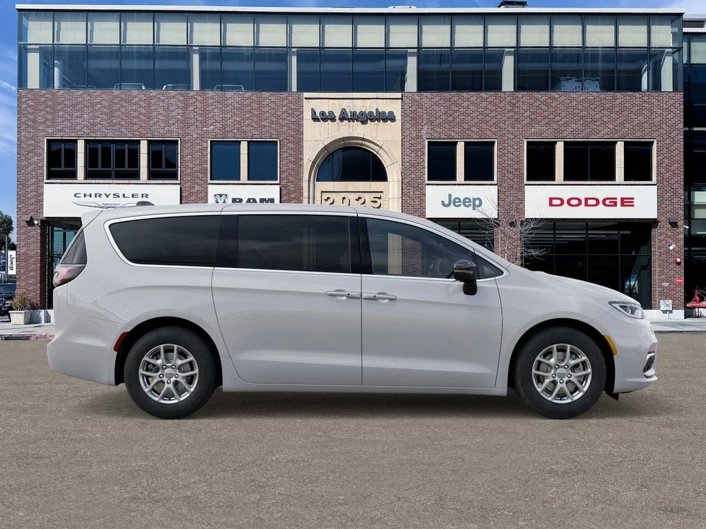 New 2026 Bright White Clear-Coat Exterior Paint Chrysler Select image 21