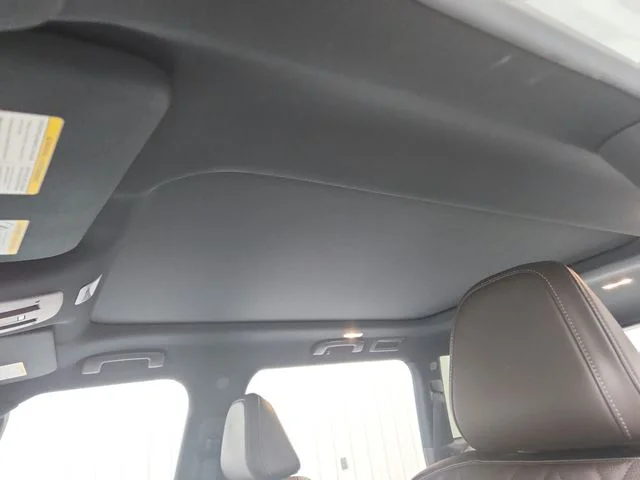 Used 2025 White Nissan Platinum Reserve image 23