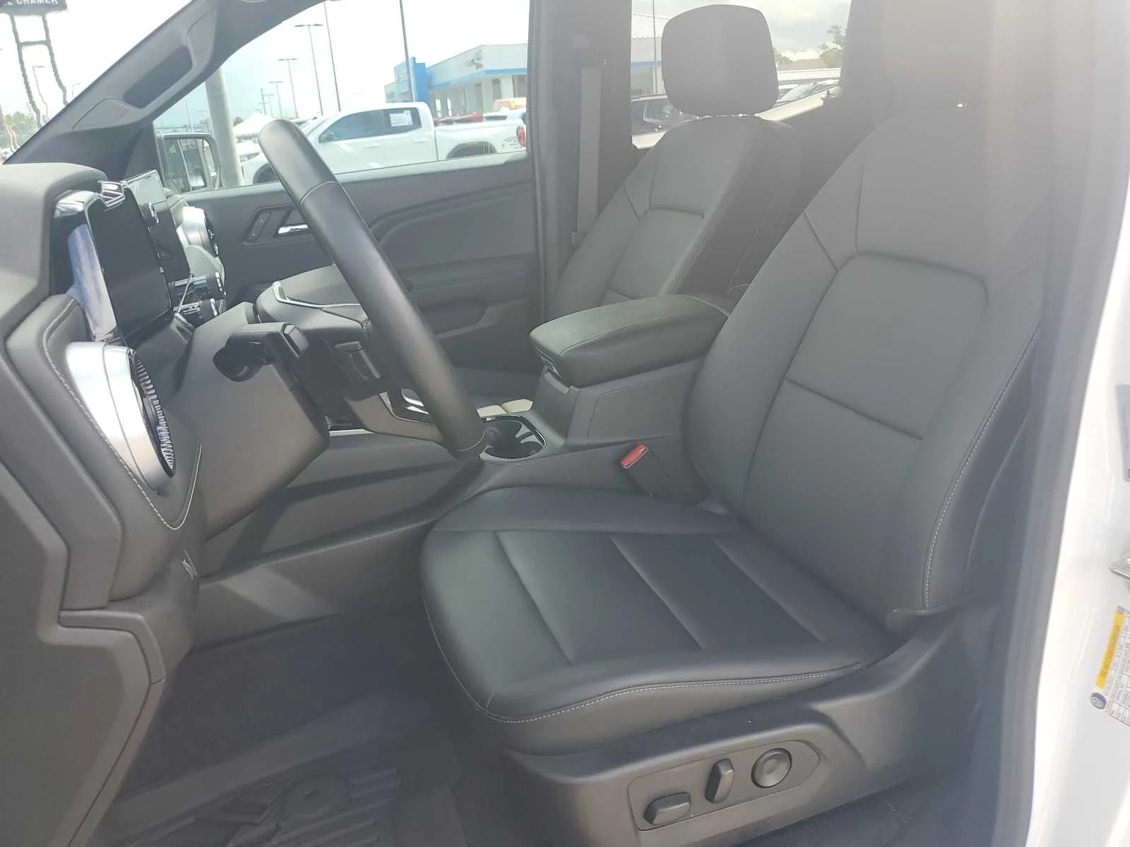 Used 2024 Summit White Chevrolet LT image 21