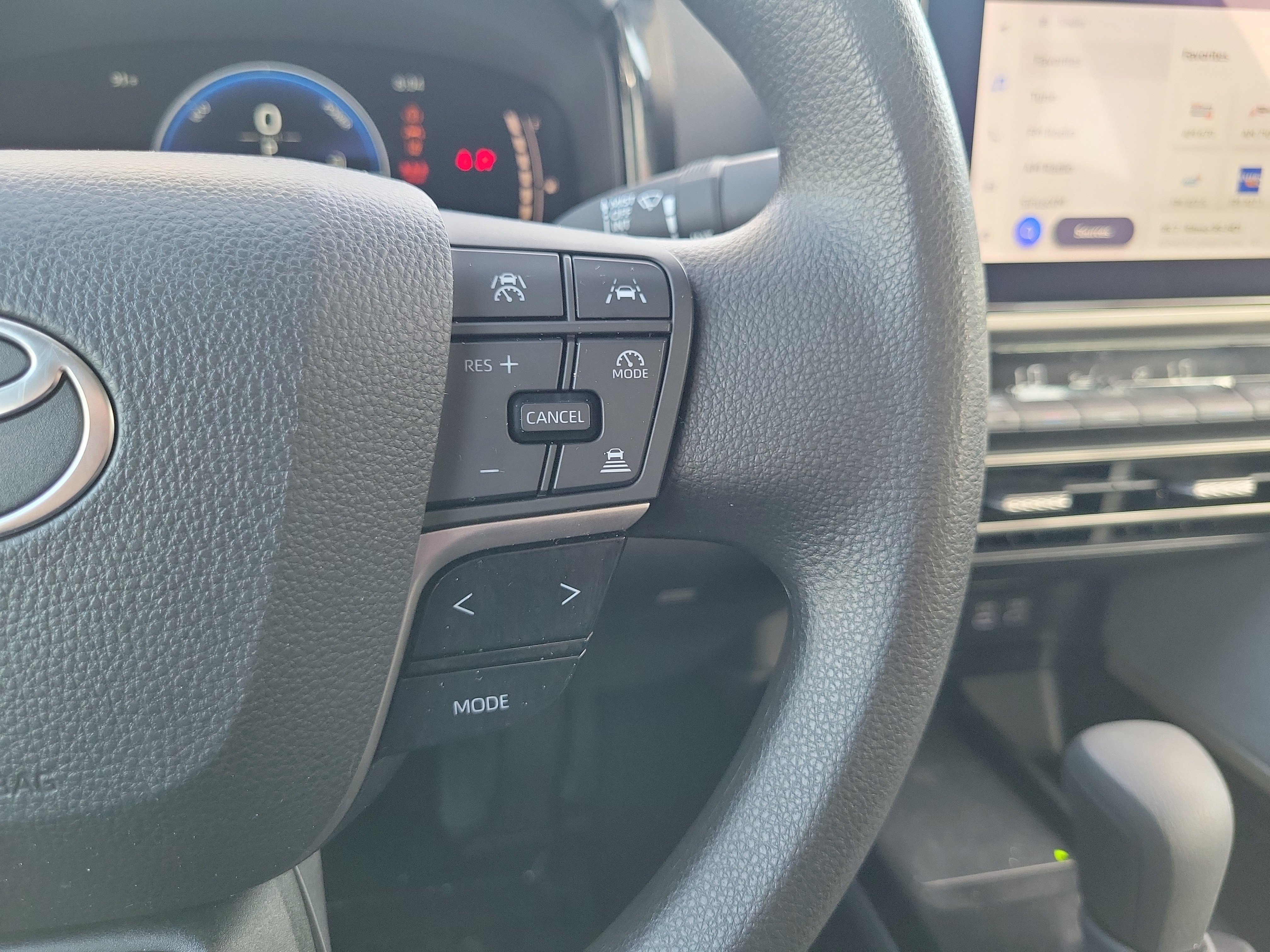Used 2025 Ice Toyota LE image 15