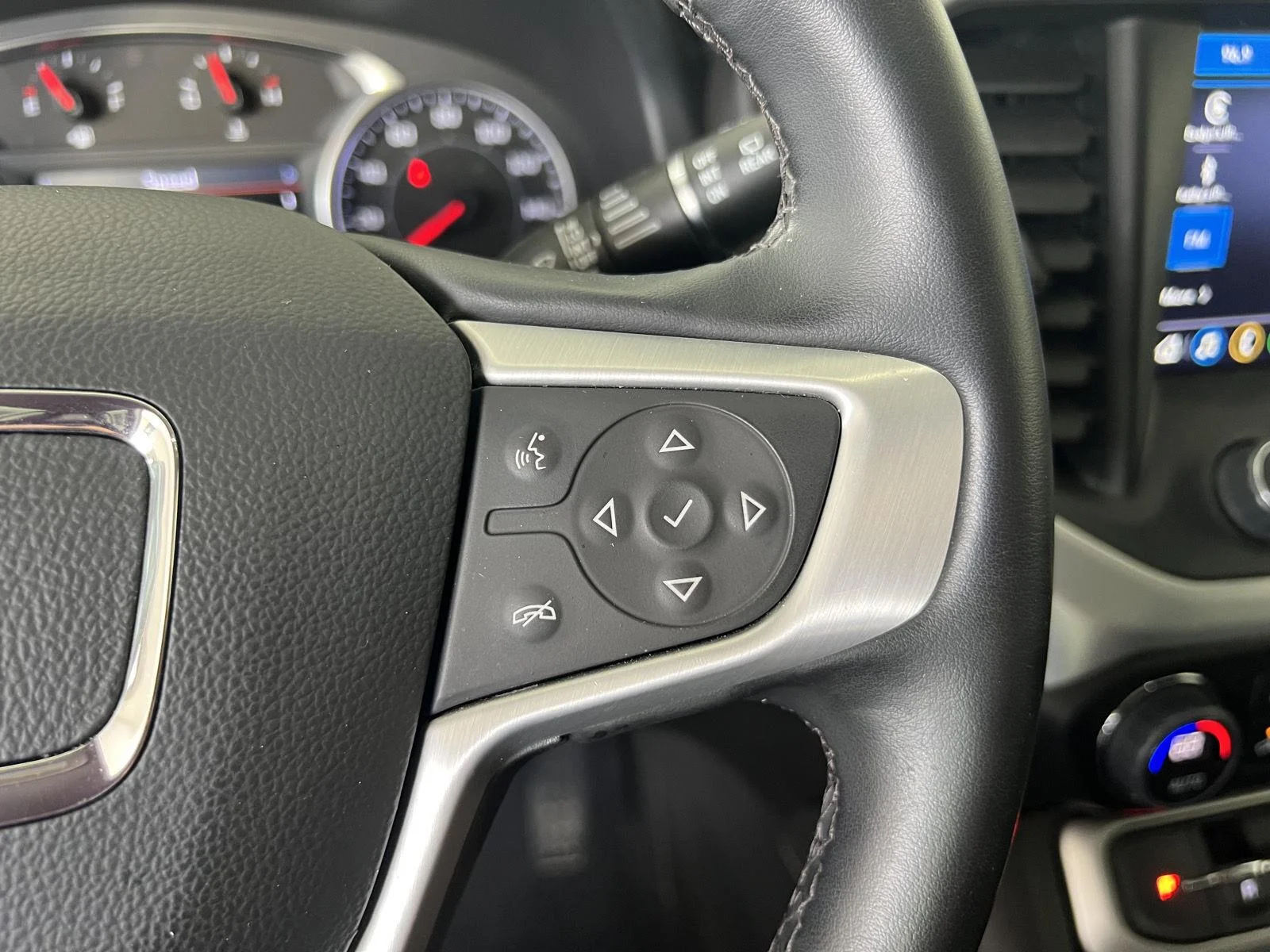 Used 2023 Summit White GMC SLT image 19