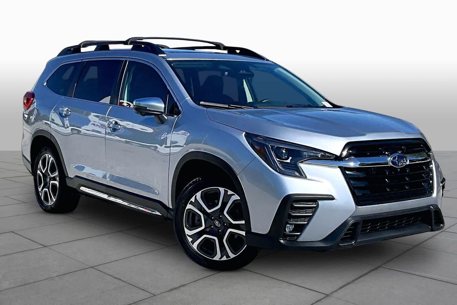 Used 2023 Ice Silver Metallic Subaru Limited image 3