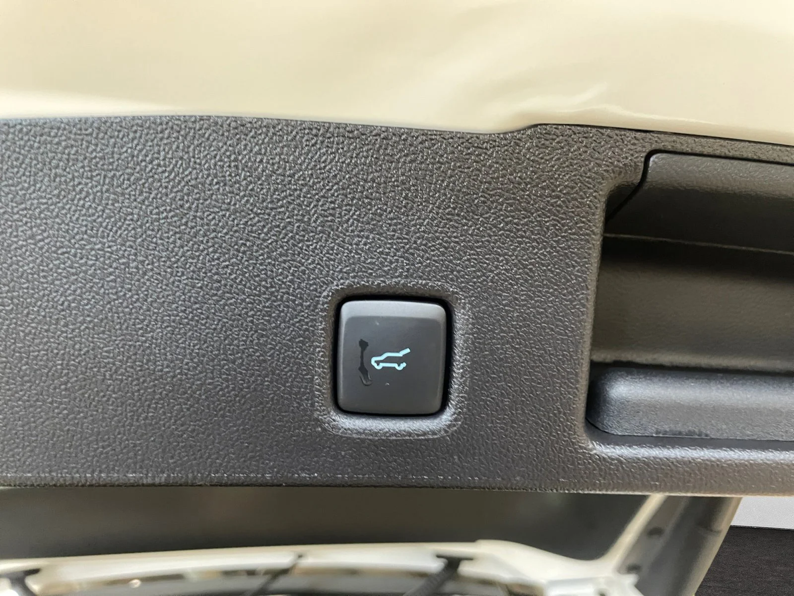 New 2026 Star White Metallic Tri-Coat Ford PHEV image 11
