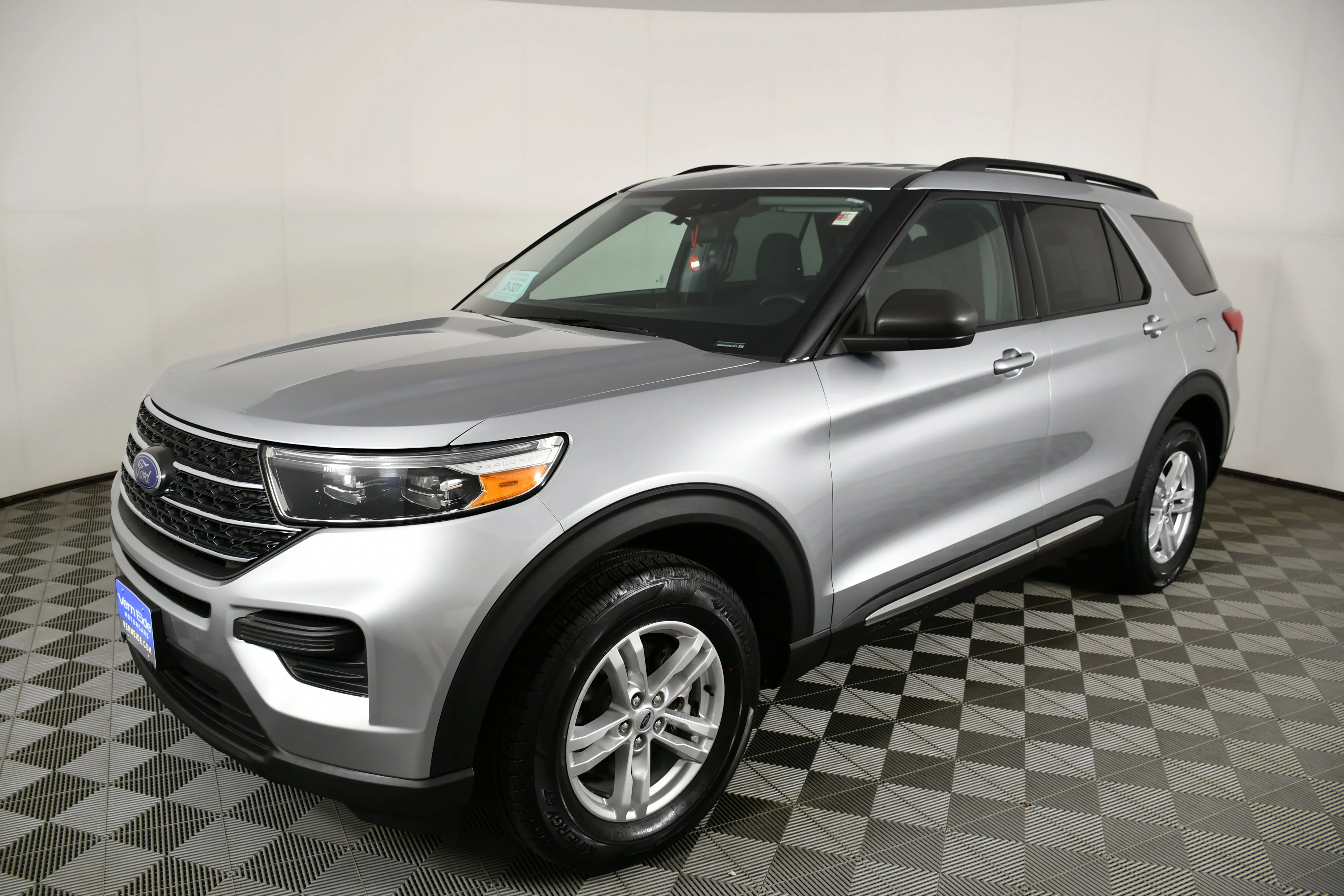 Used 2023 Silver Metallic Ford XLT image 10