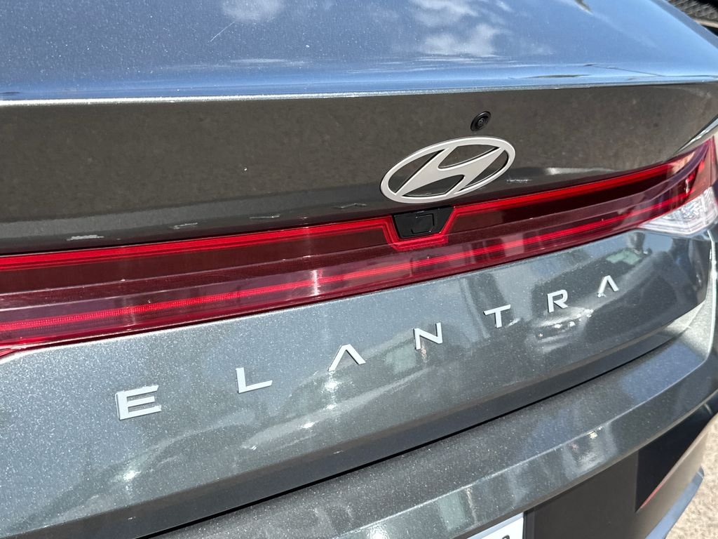 Used 2025 Gray Hyundai SEL Convenience image 11