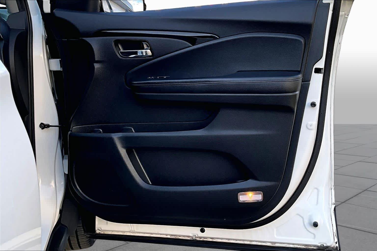Used 2018 White Diamond Pearl Honda Touring image 23