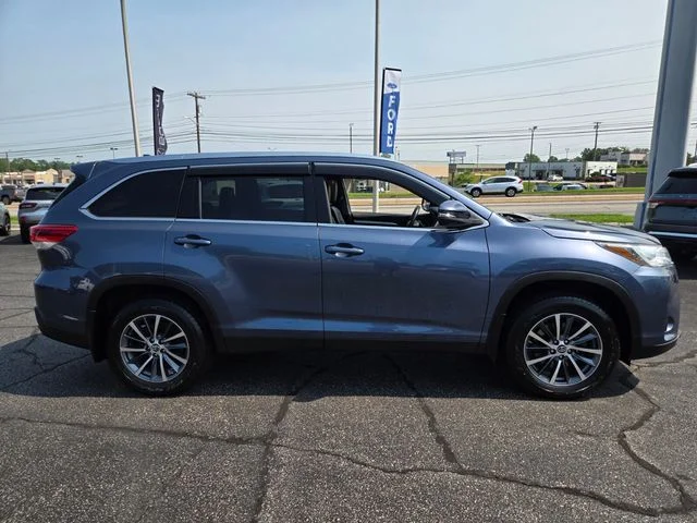 Used 2019 Blue Toyota XLE image 9