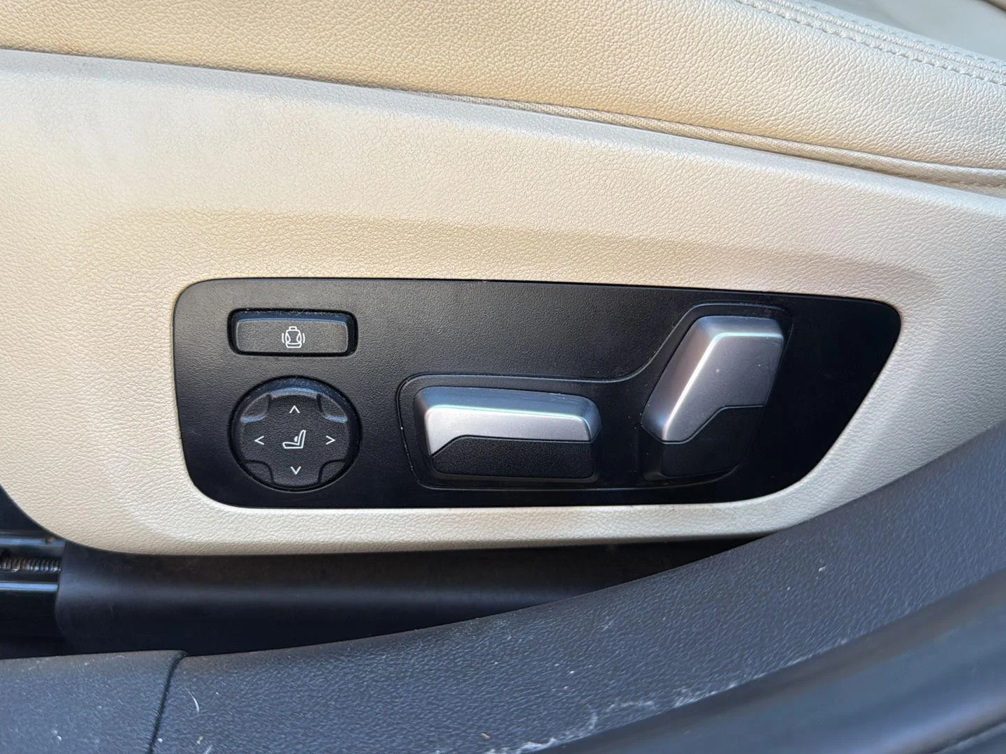 Used 2021 Melbourne Red Metallic BMW 330i image 23
