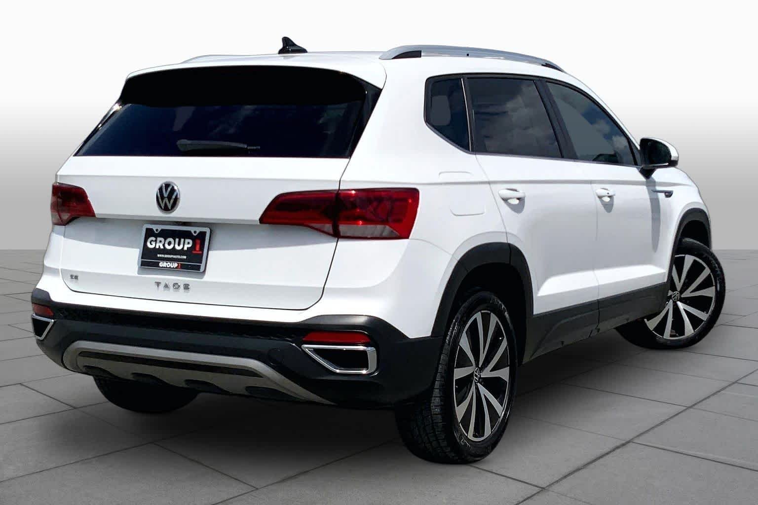 Used 2022 Pure White Volkswagen SE image 13