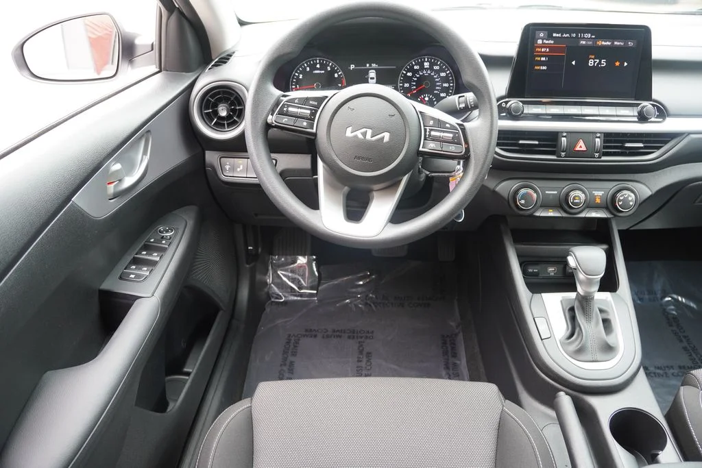 Used 2023 Snow White Pearl Kia LXS image 19