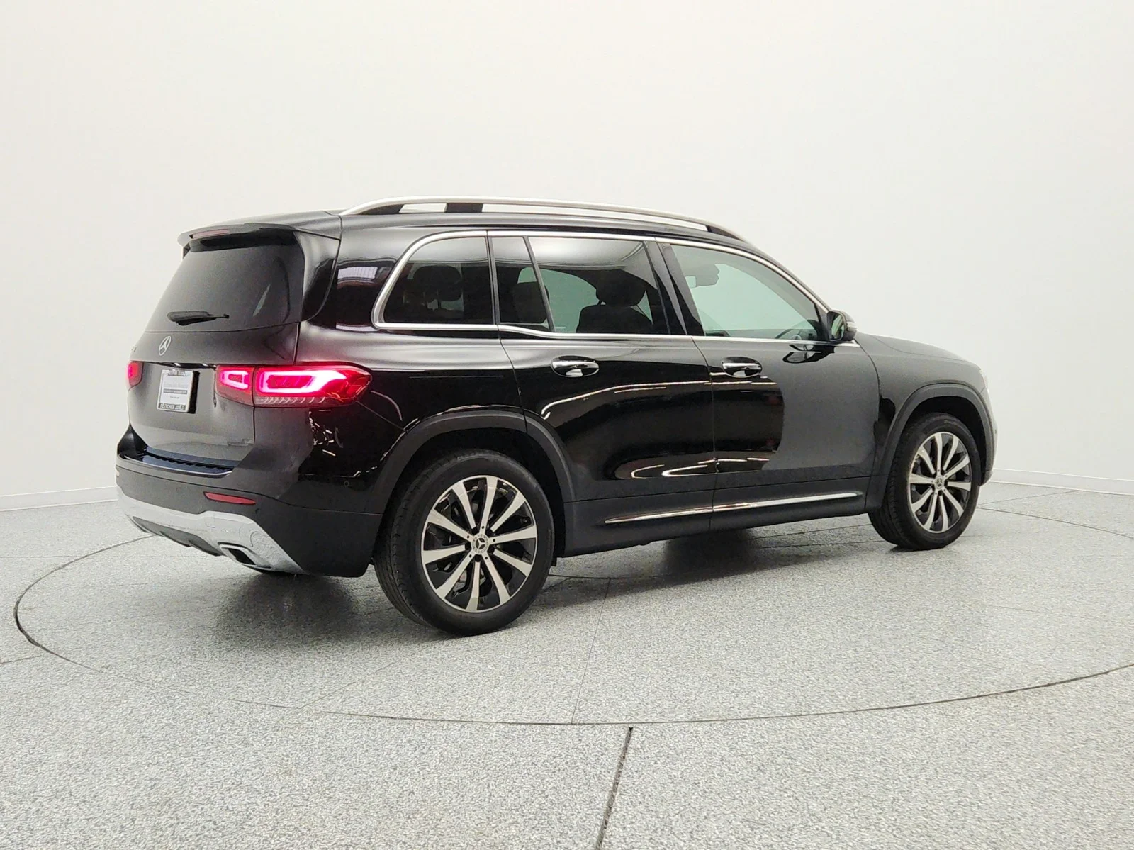 Used 2023 Night Black Mercedes-Benz GLB 250 SUV image 5