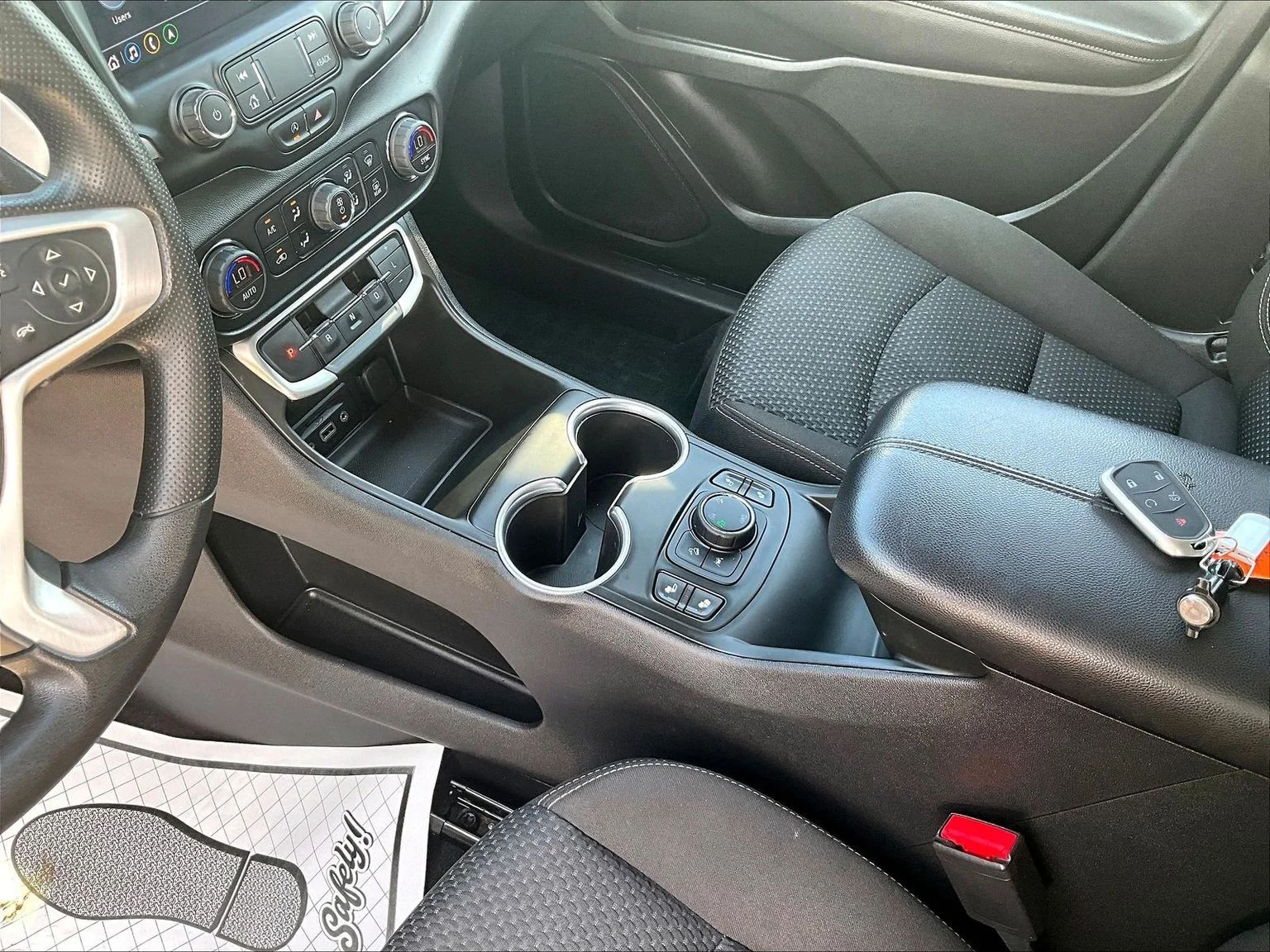 Used 2022 Black GMC SLE image 15