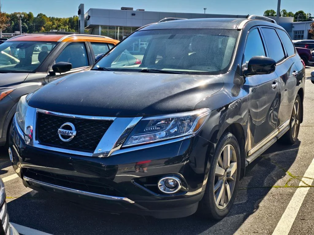 Used 2016 Black Nissan Platinum image 2