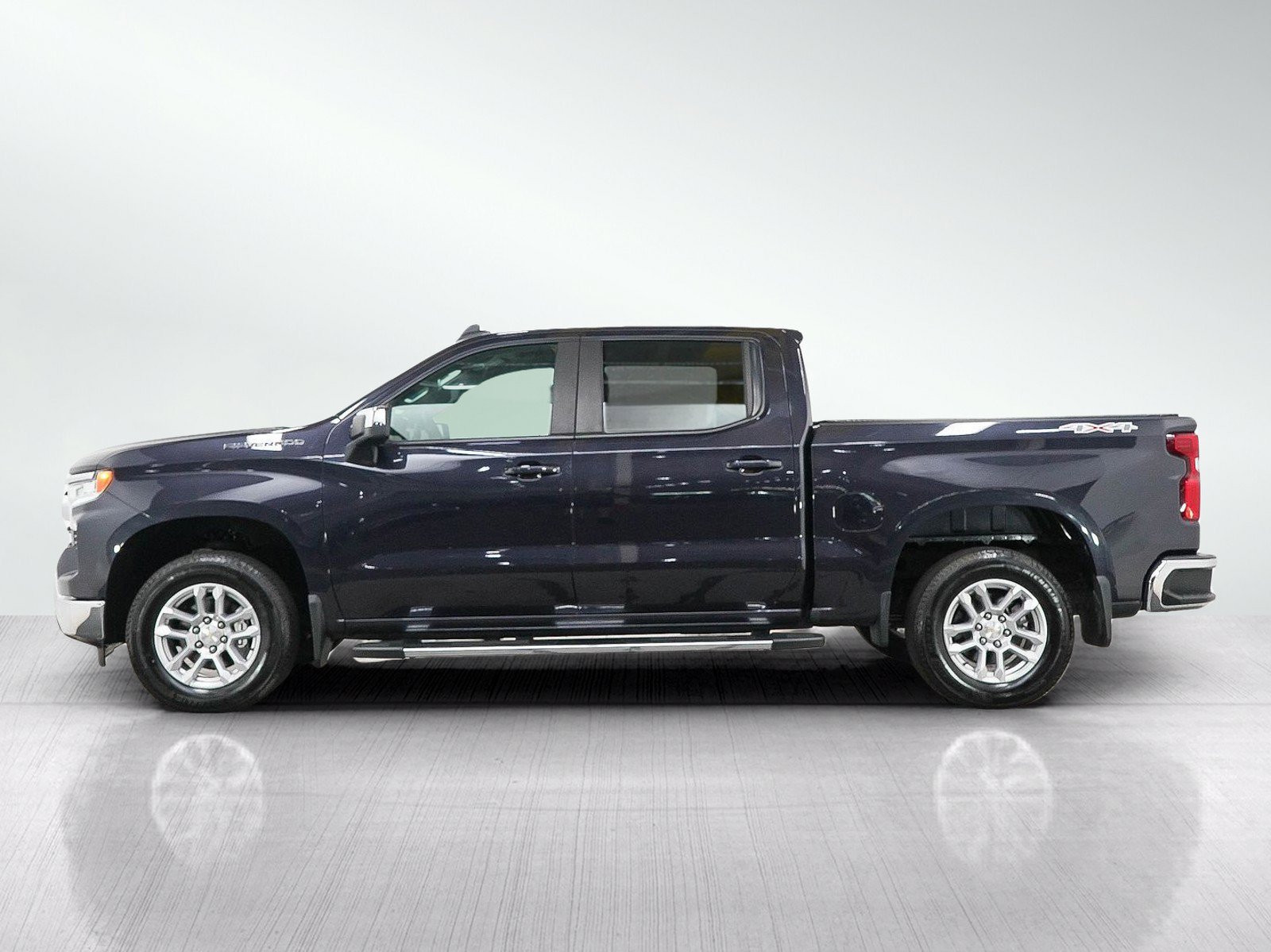 Used 2023 Chevrolet Silverado 1500 LT with VIN 3GCPDDEK7PG118878 for sale in White Bear Lake, Minnesota