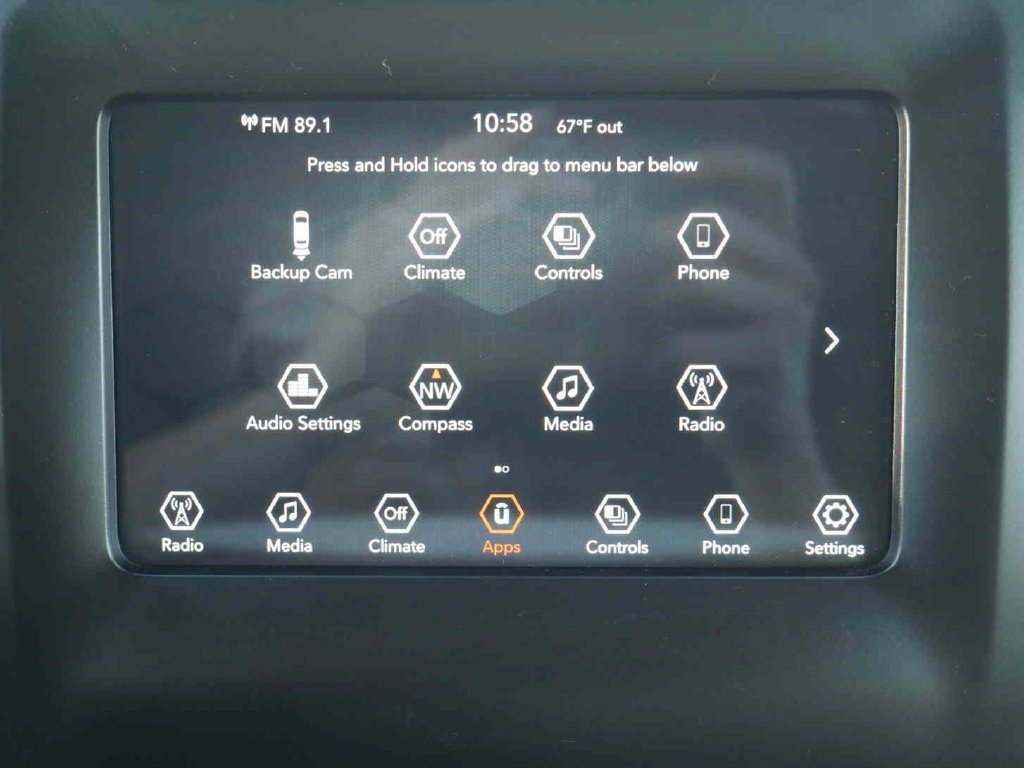 Used 2021 Silver Jeep Latitude image 27