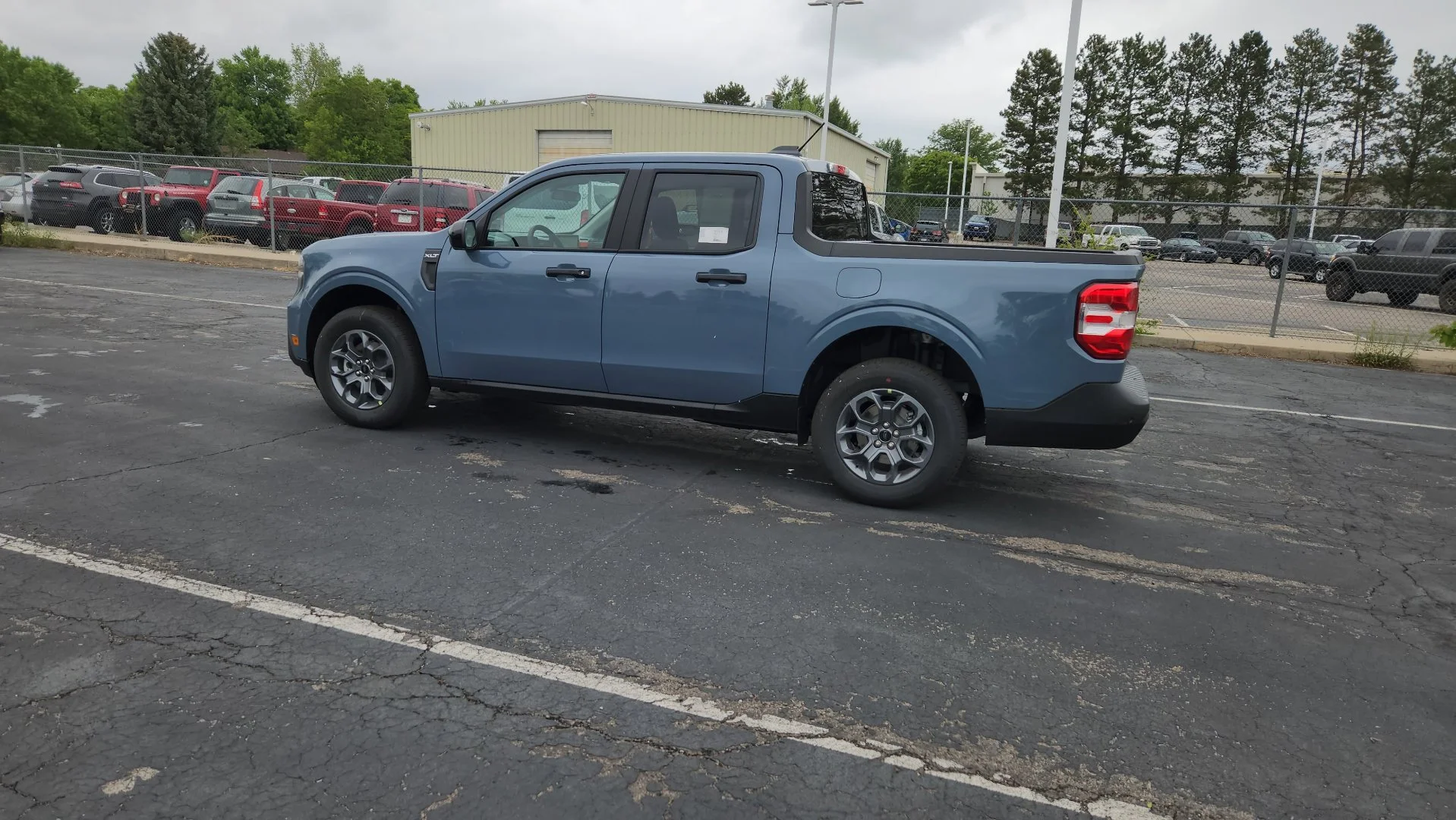 New 2026 Azure Gray Metallic Tri-Coat Ford XLT image 7