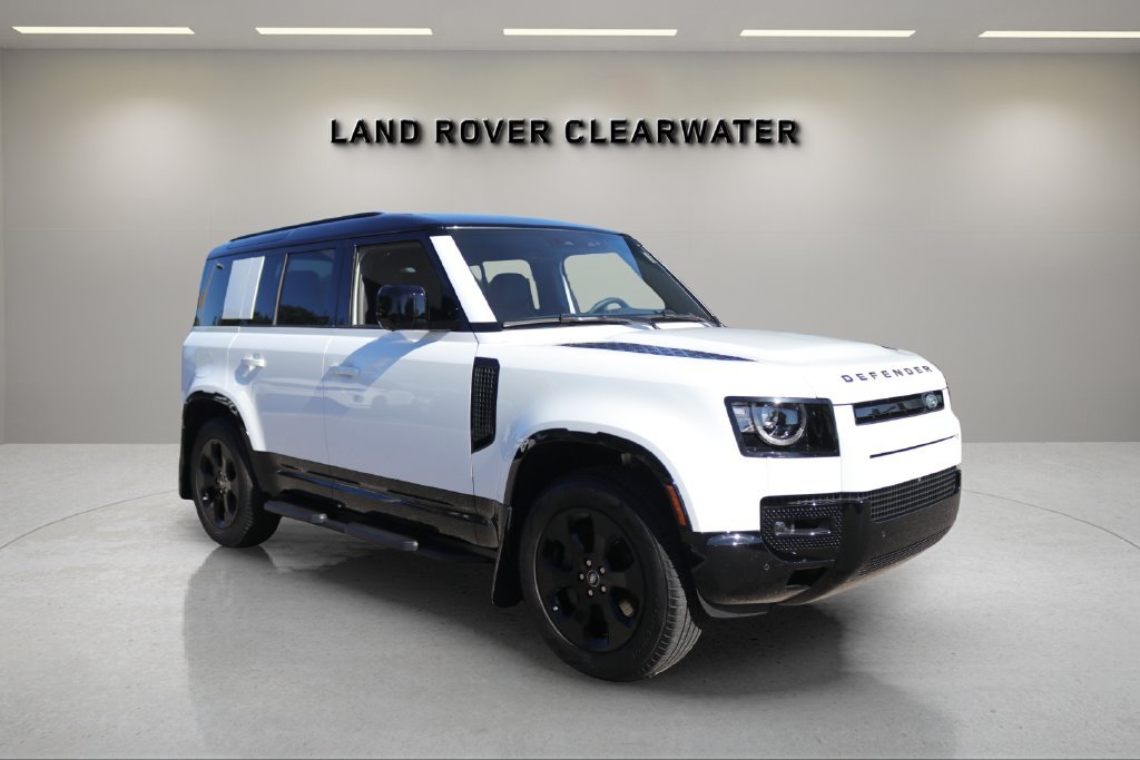 Used 2025 White Land Rover X-Dynamic SE image 7